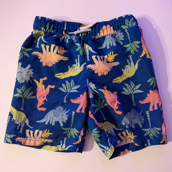 5T Boys Swim Bundle - 3 bathing suits + 1 rash guard - Picture 4 of 9